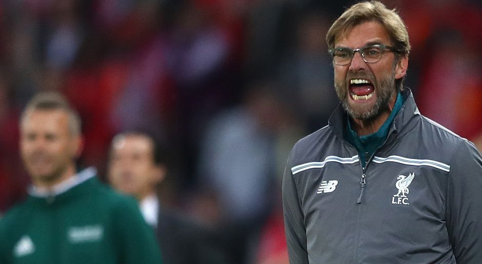 
                <strong>Jürgen Klopp FC Liverpool</strong><br>
                Lange hält es den temperamentvollen Trainer natürlich nicht auf der Bank. Lautstark brüllt er Anweisungen aus der Coaching Zone auf das Spielfeld.
              