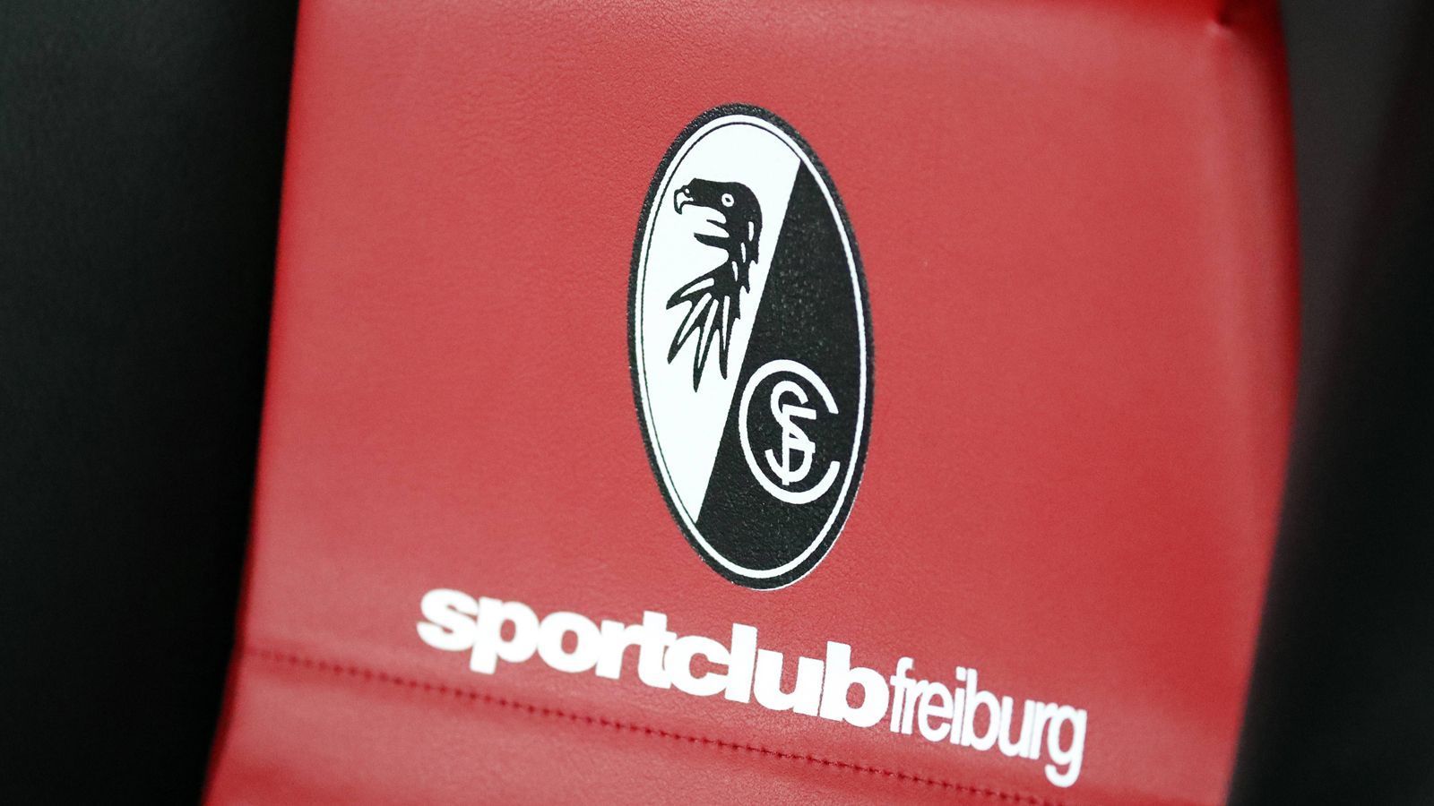 
                <strong>Platz 6: SC Freiburg</strong><br>
                Eigenkapital: 76,2 Millionen EuroVerbindlichkeiten: 7,7 Millionen Euro
              