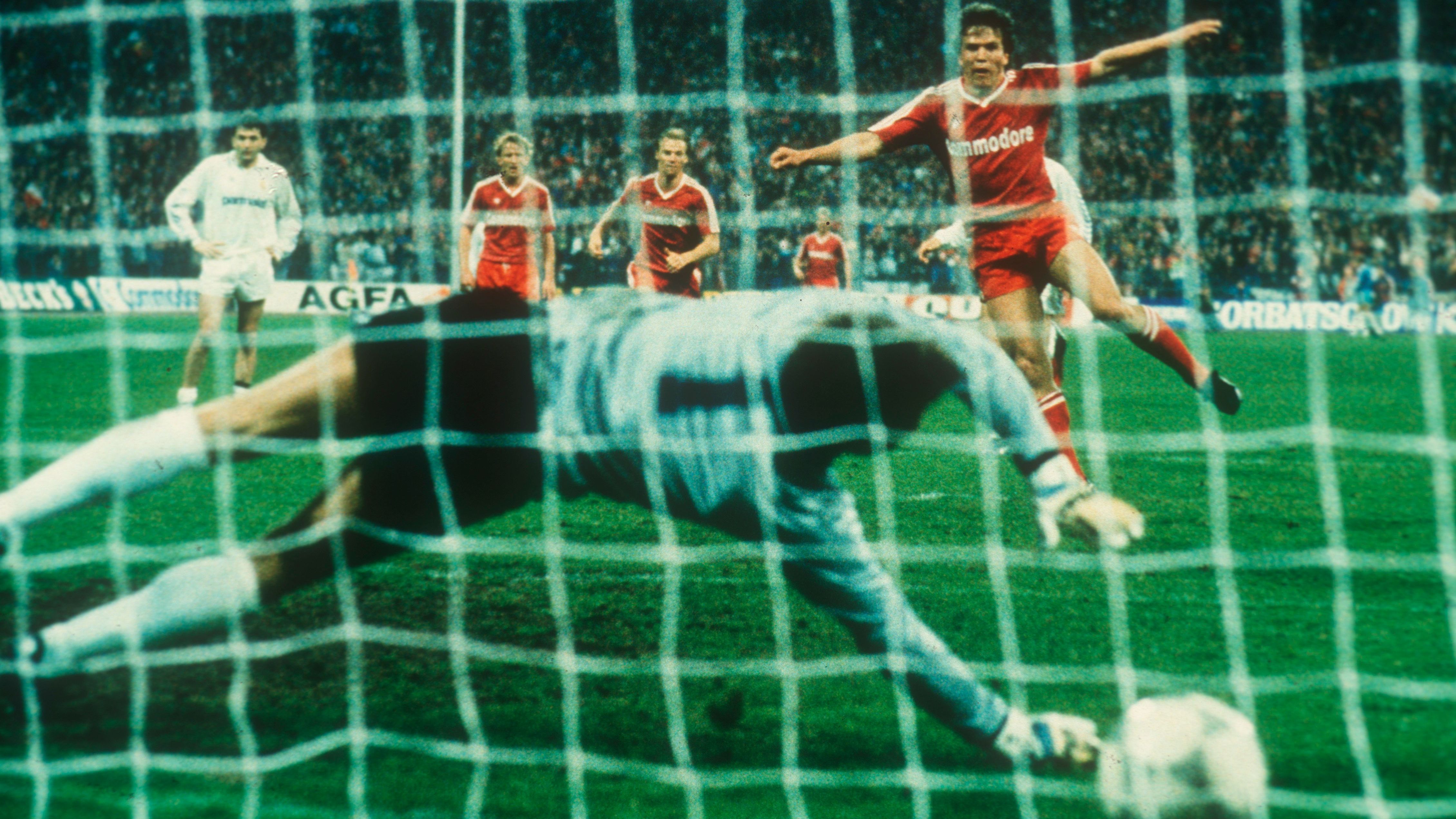 <strong>8. April 1987: Matchwinner Matthäus</strong><br> Das insgesamt dritte Aufeinandertreffen zwischen Bayern und Real - und zum zweiten Mal gehen die Münchner als Sieger vom Platz. Beim 4:1 im Halbfinale des Europokals der Landesmeister heißt der überragende Mann auf dem Platz Lothar Matthäus. Der damals 26-Jährige erzielt im Hinspiel in München zwei Tore. Ein 0:1 in Madrid zwei Wochen später genügt den Bayern fürs Finale, das allerdings 1:2 gegen den FC Porto verloren geht.