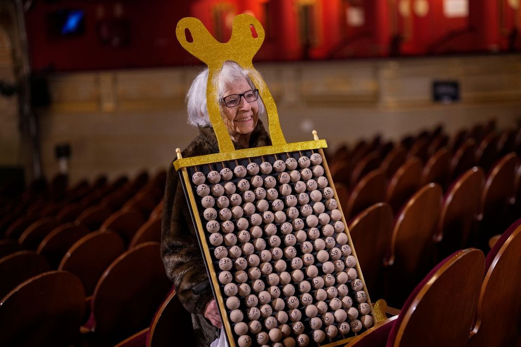 Rund 400 Zuschauer:innen konnten die Ziehung der Glückszahlen im Madrider Teatro Real direkt miterleben.