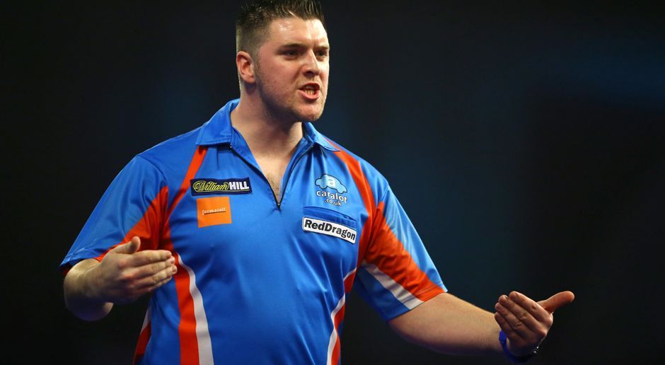 
                <strong>Daryl Gurney</strong><br>
                Daryl "The Superchin" Gurney. Erst bei der PDC-Weltmeisterschaft 2017 gelang Gurney der endgültige Sprung in die Darts-Elite. Der Nord-Ire schaffte es bis ins Viertelfinale, war dort aber gegen den späteren Champion van Gerwen chancenlos. Sein erstes großes Turnier gewann er Anfang Oktober beim World Grand Prix in Dublin.
              