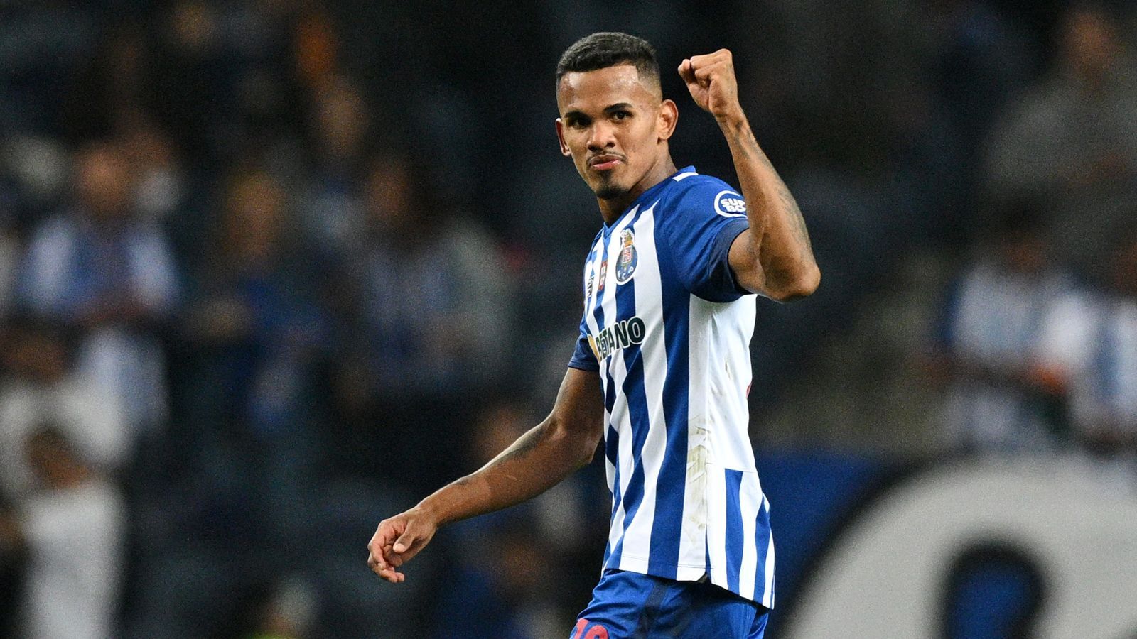 <strong>Linker Mittelfeldspieler: Galeno (FC Porto)</strong><br>Vielleicht das größte, vorher etwas unbekanntere, Juwel der Gruppenphase. Vier Tore und drei Vorlagen - niemand hat mehr Scorerpunkte als der Ballkünstler des FC Porto. Und das in insgesamt fünf Spielen. Fun Fact: Alle Scorer-Punkte gelangen in den Spielen gegen Shakhtar Donezk. Doch das waren die wichtigen Duelle um Platz zwei in der Gruppe.