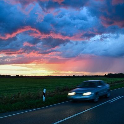 Wer bis Freitag diese Woche insbesondere in Süd- und Ostdeutschland unterwegs ist, wird vielerorts dunkle Gewitterwolken über sich feststellen. (Symbolbild) 