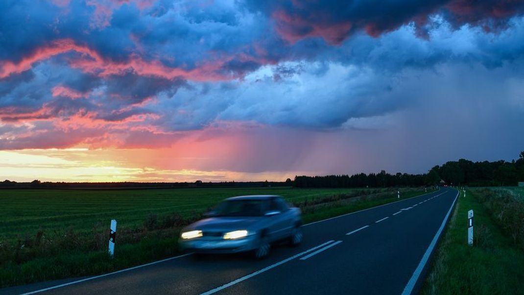 Wer bis Freitag diese Woche insbesondere in Süd- und Ostdeutschland unterwegs ist, wird vielerorts dunkle Gewitterwolken über sich feststellen. (Symbolbild) 