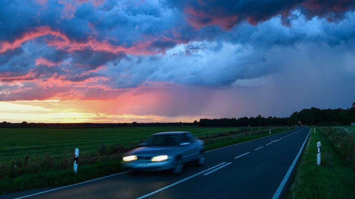Wer bis Freitag diese Woche insbesondere in Süd- und Ostdeutschland unterwegs ist, wird vielerorts dunkle Gewitterwolken über sich feststellen. (Symbolbild) 
