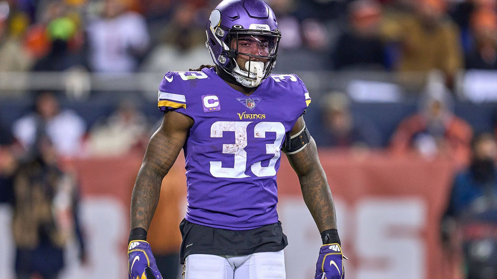 
                <strong>5. Platz: Dalvin Cook</strong><br>
                &#x2022; Team: Minnesota Vikings<br>&#x2022; Position: Running Back<br>&#x2022; <strong>Overall Rating: 94</strong><br>&#x2022; Key Stats: Speed 91 - Acceleration 92 - Agility 95<br>
              