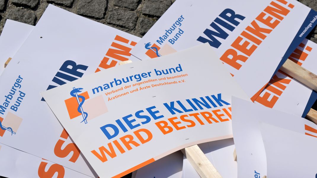 Der Marburger Bund hat Ärztinnen und Ärzte in mehreren Bundesländern zum Streik aufgerufen.