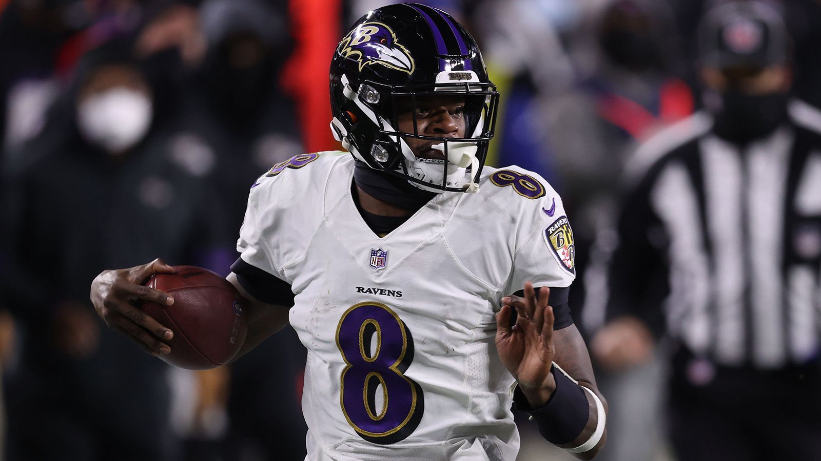 
                <strong>1. Platz: Lamar Jackson (Quarterback, Baltimore Ravens)</strong><br>
                So viel Spielraum, wie es bei allen U25-Stars in der Anordnung in dieser Liste gibt, so eindeutig ist die Nummer eins. Jackson hat nicht nur die Ravens verändert, sondern auch das Quarterback-Spiel in der NFL. Seine explosive Spielweise mit vielen gewinnbringenden Läufen führte dazu, dass Baltimore in den vergangenen drei Saisons immer in den Playoffs standen. Nur zum letzten Schritt reichte es bisher noch nicht. Doch schafft der 24-Jährige nun auch noch, sein Passspiel zu perfektionieren, ist der große Wurf nur eine Frage der Zeit.
              