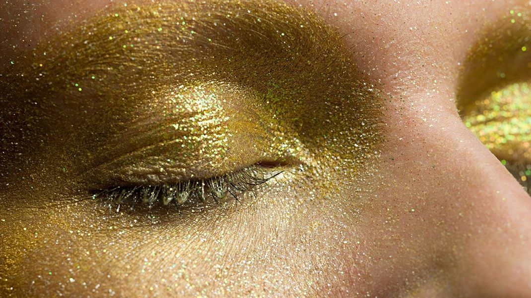 Glamour pur! Ihr sucht nach einem Make-up Trend par excellence? Dann solltet ihr jetzt genauer lesen – hier findet ihr die Facts zum Nachschminken!