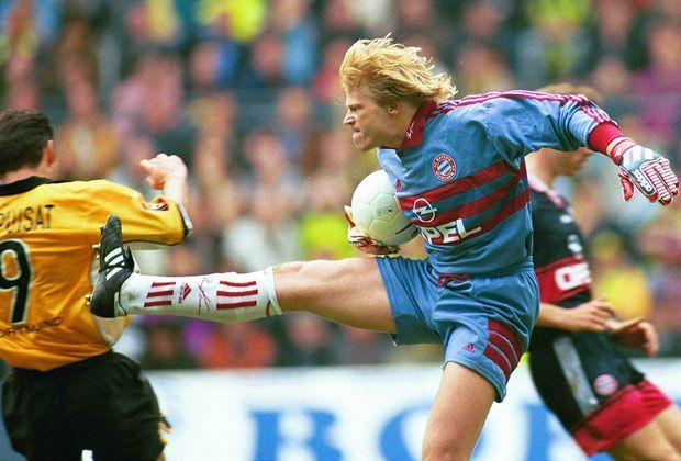 
                <strong>3.4.1999: Oliver Kahn (Bayern München)</strong><br>
                In der Bundesliga macht sich vor allem der langjährige Bayern-Torwart Oliver Kahn einen Namen als häufiger unbeherrschter Schlussmann. Seine erste Attacke gilt dem Dortmunder Stürmer Stephane Chapuisat. Zum Glück verfehlt er den Schweizer deutlich.
              