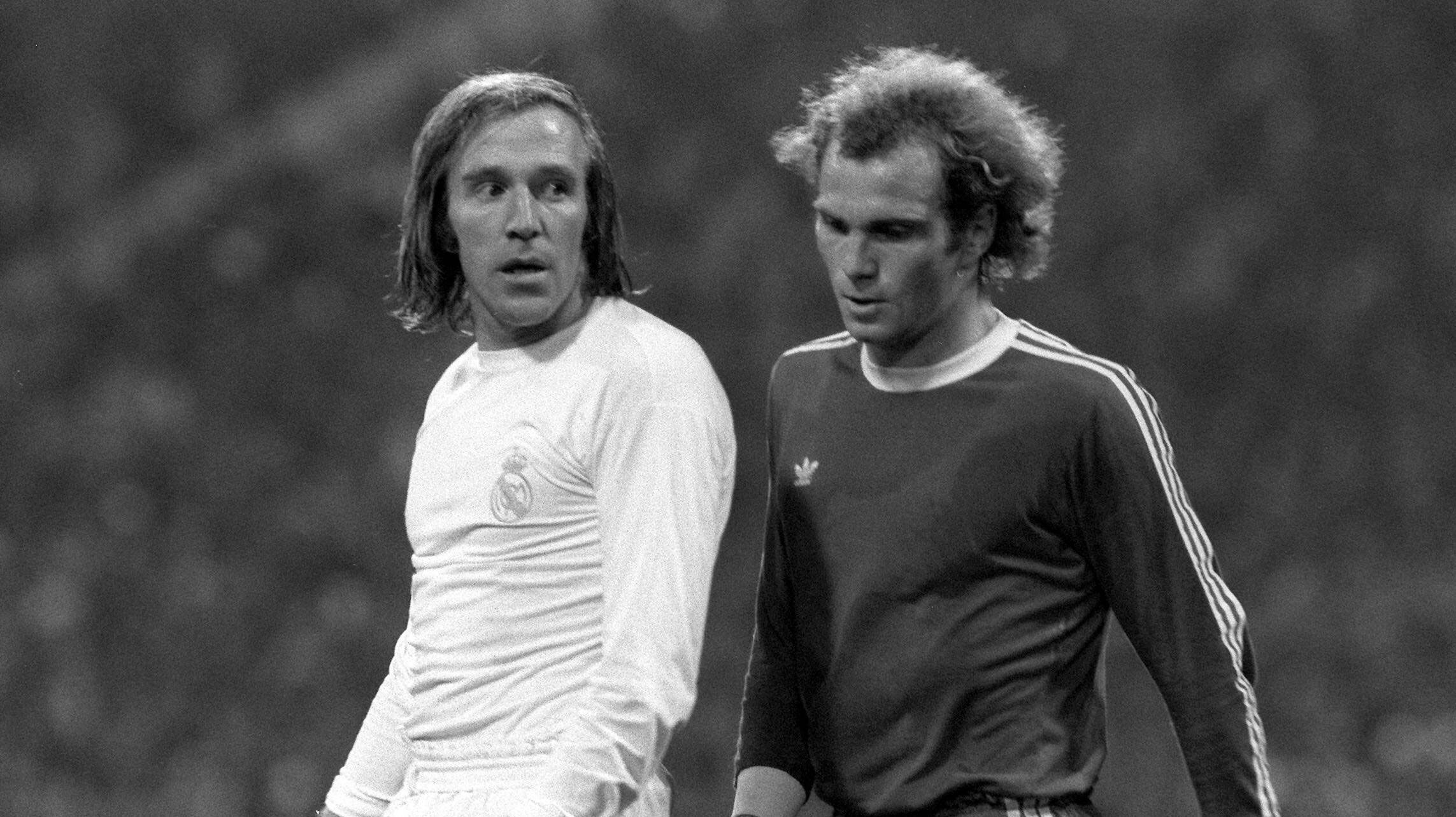 
                <strong>1976 - Halbfinale</strong><br>
                Zum ersten Mal kommt es 1976 im Halbfinale des Europapokals der Landesmeister zur Begegnung. Uli Hoeneß trifft auf Günter Netzer.
              