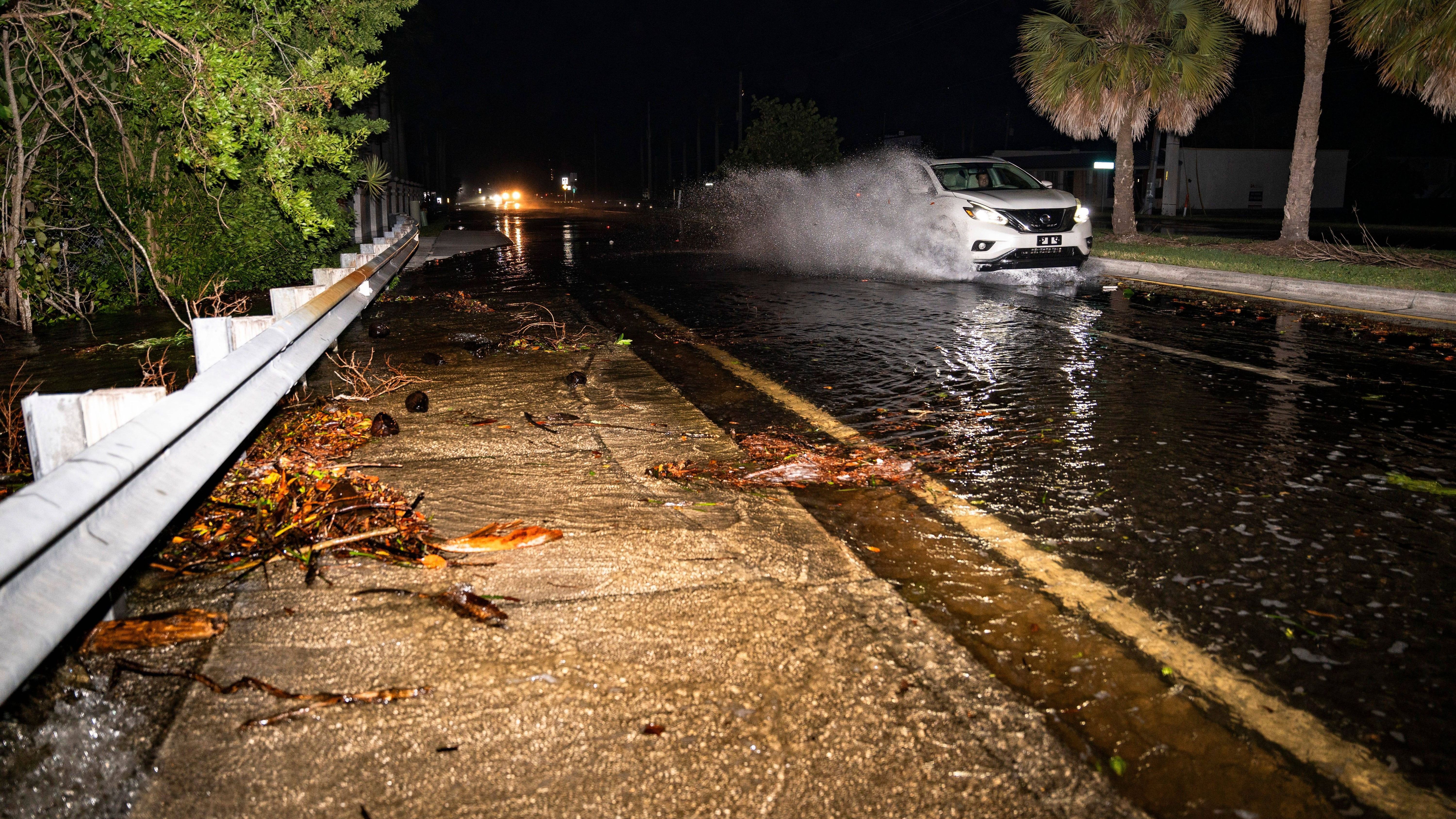 Überschwemmungen auch auf der Bonita Beach Road in Bonita Springs durch Hurrikane "Helene".