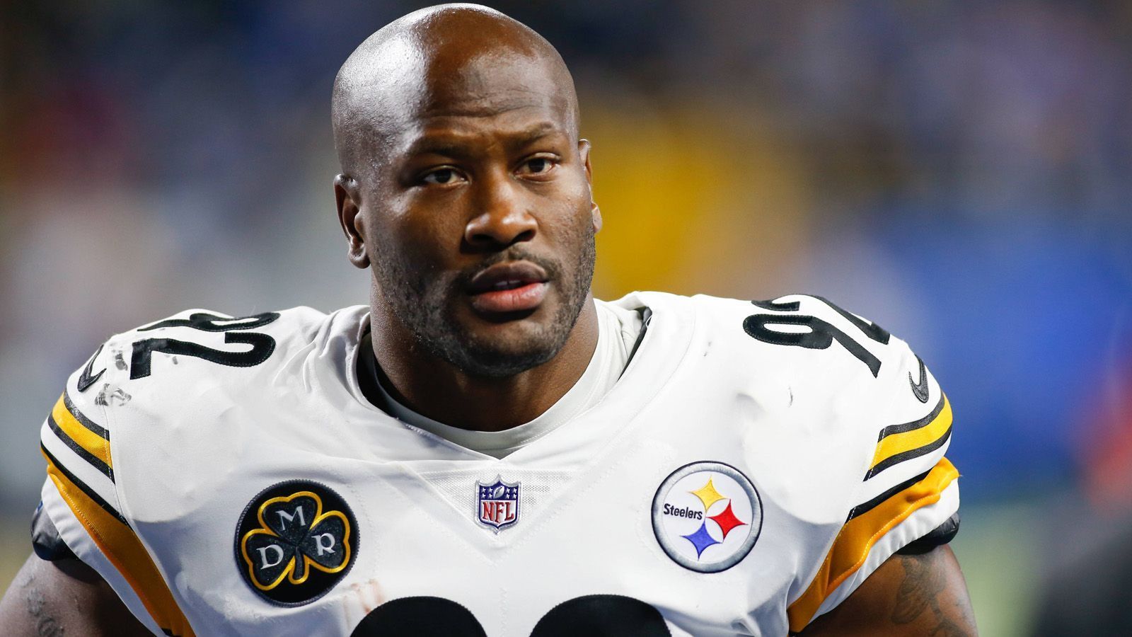 
                <strong>James Harrison</strong><br>
                Harrison sorgte für eine große Überraschung, als er zum Ende der Saison 2017 um seine Entlassung bei den Pittsburgh Steelers bat - und diese auch erhielt. Der Linebacker, der in der vorherigen Saison zum absoluten Sackleader der Steelers aufgestiegen war, wollte die Franchise verlassen, weil er mit seiner begrenzten Rolle in Pittsburghs Defense unzufrieden war. Harrison unterschrieb daraufhin bei den rivalisierenden New England Patriots, erreichte den Super Bowl und trat danach zurück.
              