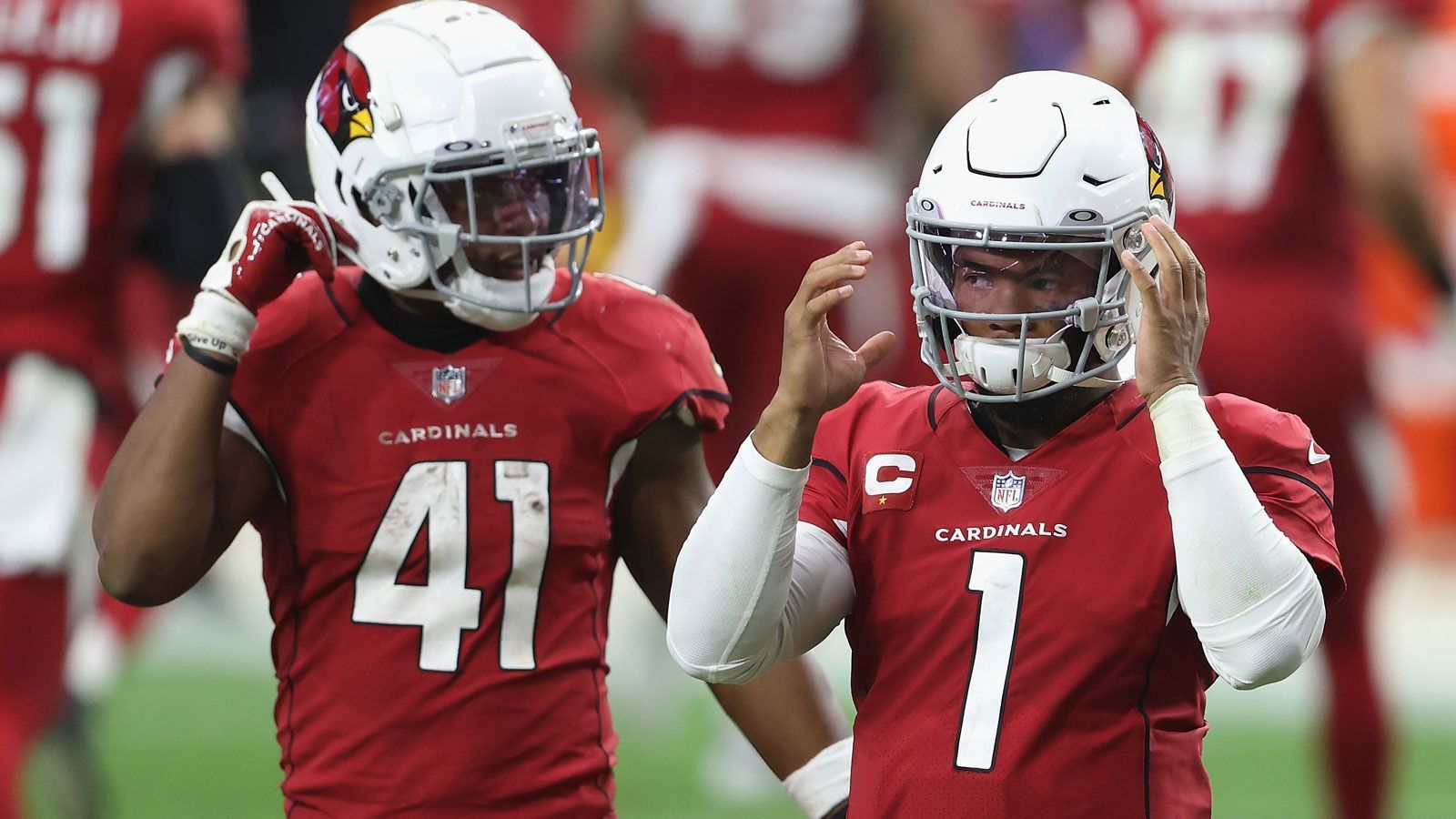 
                <strong>Rushing Offense: Arizona Cardinals - 44 Punkte </strong><br>
                Die Arizona Cardinals demontierten die Dallas Cowboys mit 38:10 und brillierten dabei vor allem im Laufspiel. Dabei teilten sie die Hauptlast zwischen Quarterback Kyler Murray und Running Back Kenyan Drake auf. Murray lief bei zehn Versuchen für 74 Yards und einen Touchdown, Drake war bei 20 Versuchen für 164 Yards verantwortlich. Highlight war dabei ein 69-Yard-Touchdown-Lauf zwei Minuten vor Schluss.
              