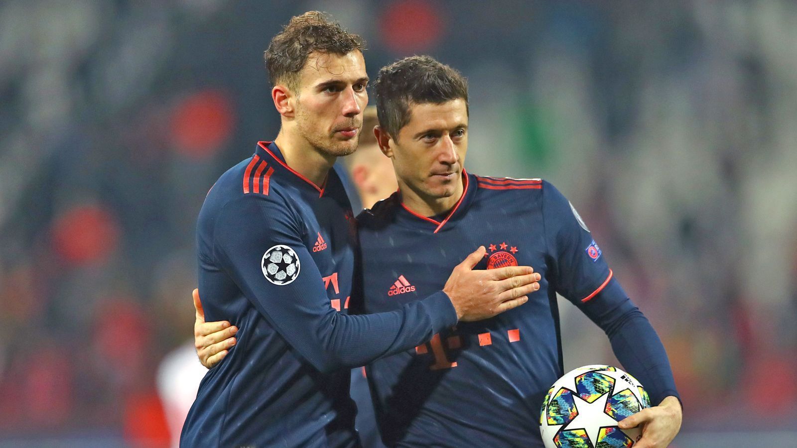 
                <strong>Bayerns Bestmarken in der Champions League</strong><br>
                Der FC Bayern spielt - trotz des zwischenzeitlichen Trainerwechsels und der nicht ganz so glorreichen Partie bei Olympiakos Piräus (2:3) - eine überragende Champions-League-Saison. Nach dem 5. Spieltag sind die Münchner das einzige Team mit fünf Siegen. Aber nicht nur in dieser Kategorie liegen die Münchner weit vorne - der FC Bayern hält derzeit eine ganze Reihe an Bestmarken. Eine Übersicht.
              