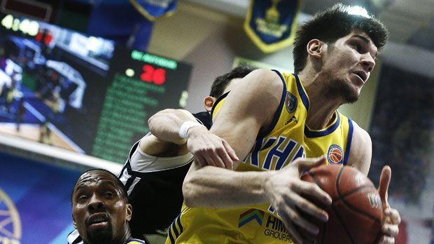 
                <strong>Marko Todorovic (Khimki)</strong><br>
                Marko Todorovic (Khimki): Der beste Rebounder bei Khimki Moskau ist Marko Todorovic. Mit 5,25 Rebounds pro Spiel liegt der 24-Jährige jedoch hinter Kleber und Booker.
              