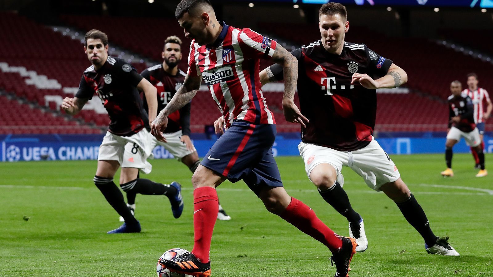 
                <strong>Niklas Süle</strong><br>
                Der Innenverteidiger hat gegen die Offensive von Atletico seine Probleme. In der 5. Minute lässt ihn Angel Correa beim ersten Angriff von Madrid ganz schlecht aussehen. Beim Gegentreffer zum 0:1 kann er Joao Felix nicht am Schuss hindern. In der 2. Halbzeit tritt er souveräner auf. ran-Note: 4
              