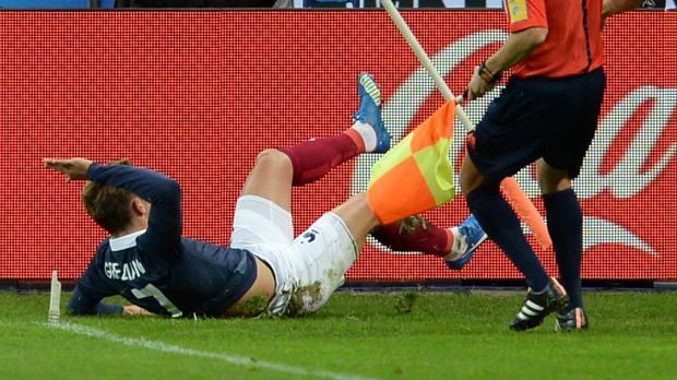 
                <strong>Antoine Griezmann</strong><br>
                Antoine Griezmann: In Halbzeit eins stand der Mann von Atletico Madrid völlig neben sich. Brachte kaum einen Pass an den Mann, seine Standards waren schwach. Später wurde es dann etwas besser. In der 80. Minute ausgewechselt. ran-Note: 4.
              