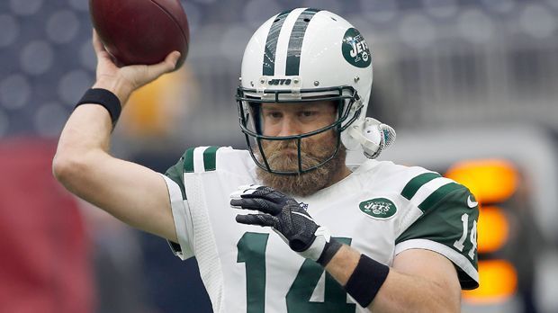 
                <strong>Ryan Fitzpatrick (New York Jets)</strong><br>
                Ryan Fitzpatrick (New York Jets): Beim Quarterback der Jets gibt es offenbar einen kausalen Zusammenhang zwischen dem Bartwuchs bzw. der Rasur und seinen Leistungen. So soll er sich Ende 2014 den Bart auf Eigeninitiative etwas gekürzt haben. Die Folge: Im darauffolgenden Spiel seines damaligen Teams, den Houston Texans, gegen Tennessee lieferte er seine bis dahin beste NFL-Performance ab. Ein Jahr später versuchte er es erneut mit dieser Taktik und es gab für die Jets fünf Siege in Serie. Vielleicht sollte er öfters zum Rasierapparat greifen.
              
