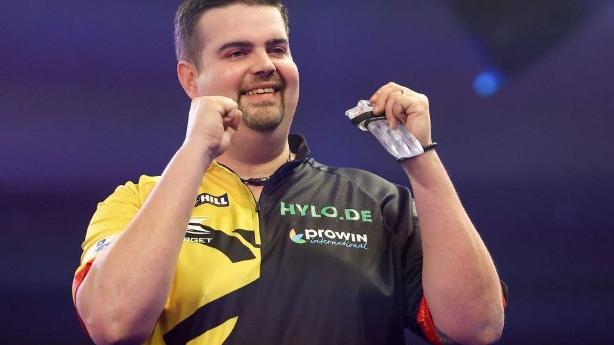 Clemens schockt die Dart-Welt und schlägt Peter Wright