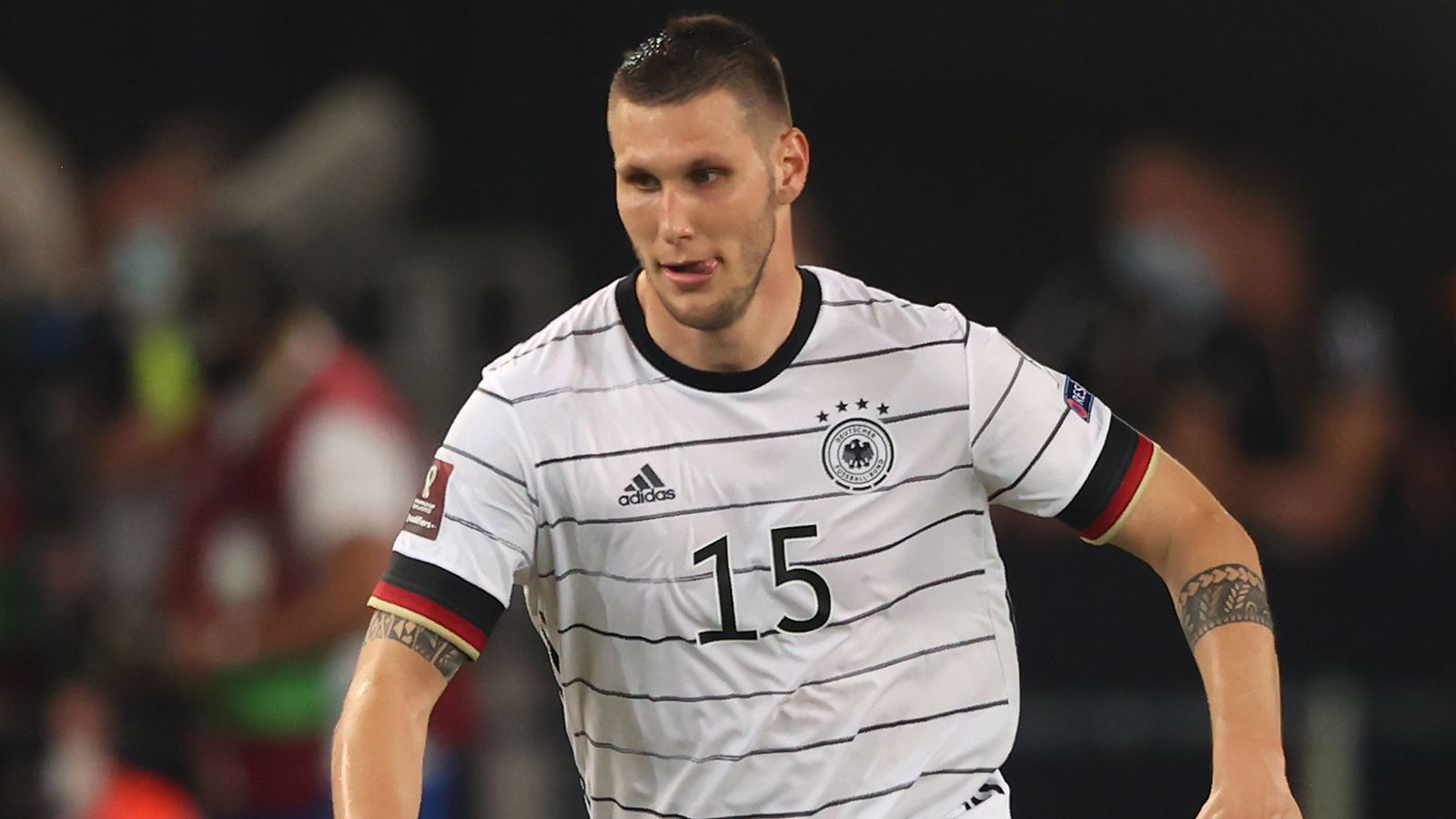 
                <strong>Niklas Süle</strong><br>
                Süle ist sehr aktiv in den Spielaufbau eingebunden, hat eine gute Spielübersicht und überzeugt auch fußballerisch. In den Zweikämpfen ist er kaum zu bezwingen. Nach 60 Minuten ist sein Einsatz beendet. ran-Note: 2
              