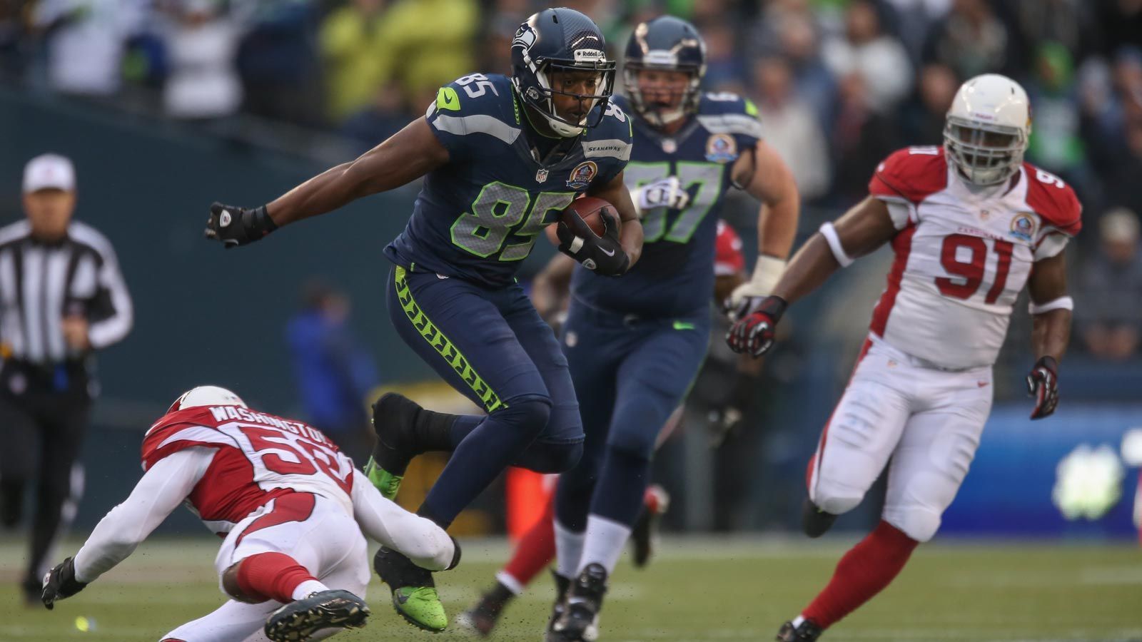 
                <strong>Platz 4: Seahawks vs. Cardinals 2012</strong><br>
                Seattle Seahawks vs. Arizona Cardinals 58:0 - Der Beginn der "Legion of Boom" deutete sich bereits 2012 an, als die Seahawks gegen die Cardinals keinen einzigen Punkt zuließen. Stattdessen feuerte das Team von Pete Carroll ein Offensiv-Feuerwerk ab und siegte mit 58:0.
              