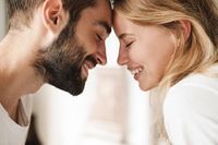 Liebeshoroskop für den Winter: Diese Sternzeichen erleben leidenschaftliche Intimität