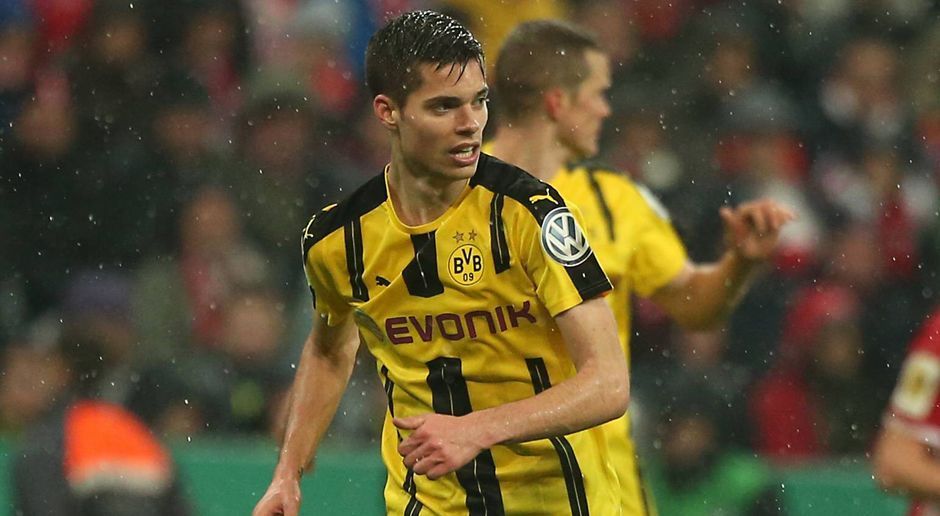 
                <strong>Julian Weigl</strong><br>
                Hat viel Glück, als Schiedsrichter Gräfe ein klares Handspiel im Sechzehner nicht ahndet. Lässt Hummels aus dem Rückraum in den Strafraum laufen und verschuldet so den Rückstand mit. Auch nach der Halbzeit schafft es der Nationalspieler nicht, die BVB-Offensive zu sortieren. ran-Note: 4
              