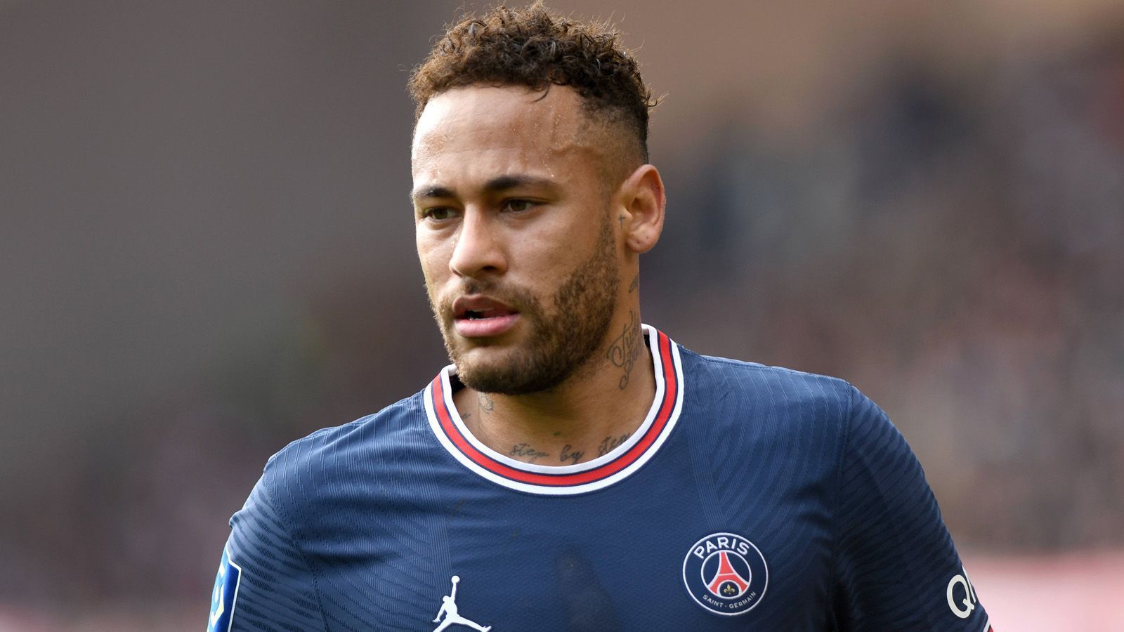 
                <strong>Platz 1: Neymar (Paris St. Germain) </strong><br>
                Jahresgehalt: 48.996.000 Euro
              