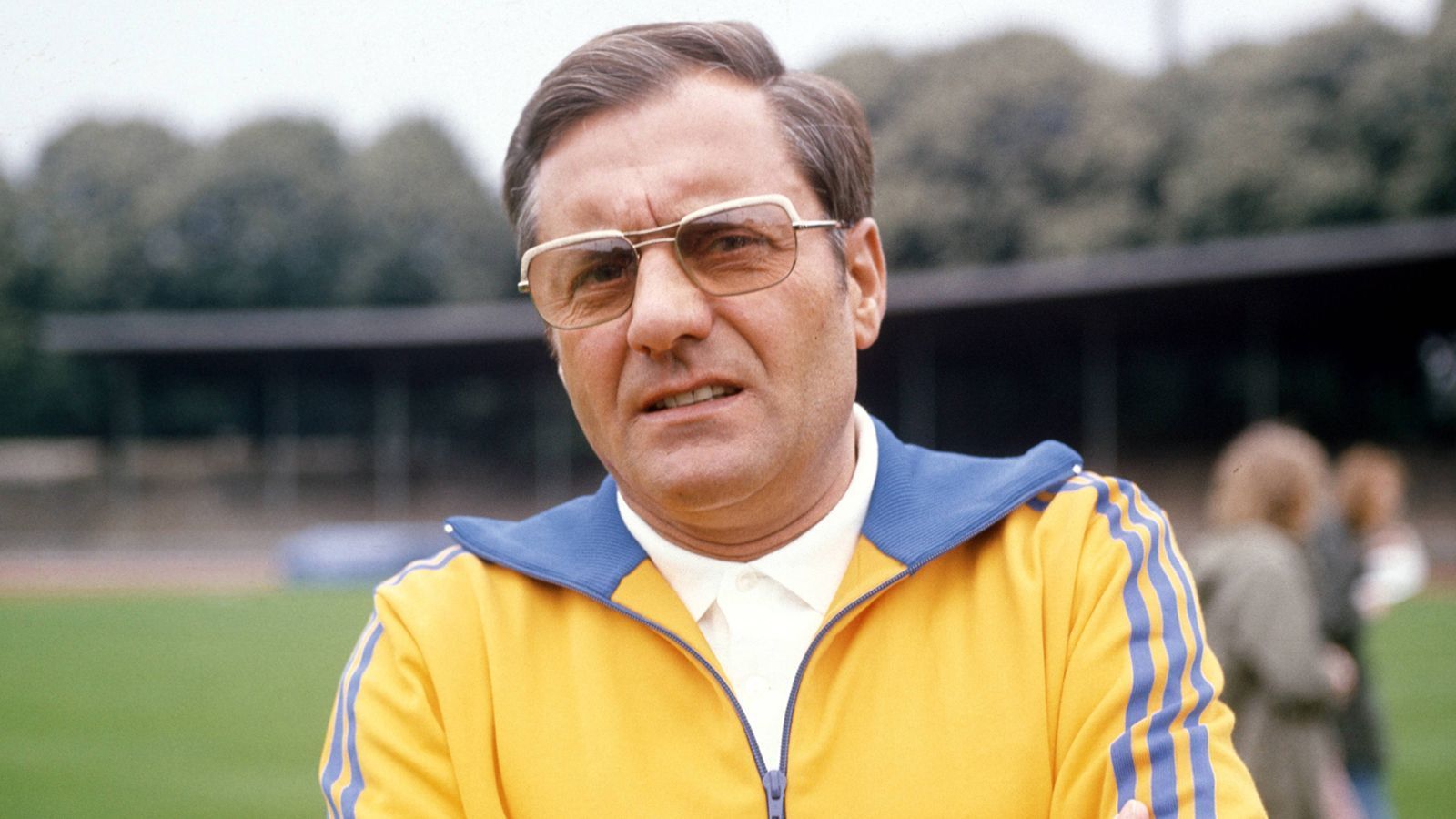 <strong>Platz 13. Otto Knefler: 1,74 Punkte pro Spiel</strong><br>
                Amtszeit beim BVB: 01.07.1974 - 01.02.1976<br>Spiele als BVB-Trainer: 70 in der 2. Liga (34 Siege, 20 Unentschieden, 16 Niederlagen)
