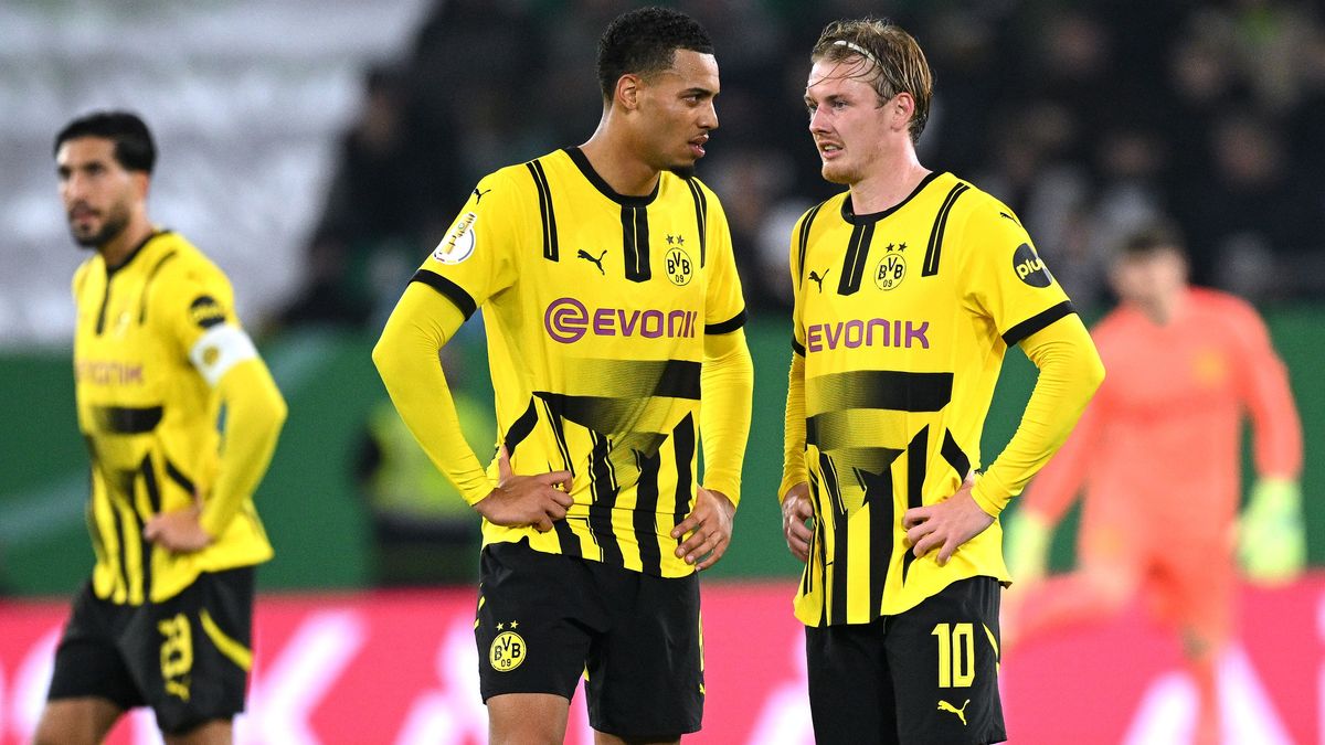 VfL Wolfsburg v Borussia Dortmund - DFB Cup: Round Two