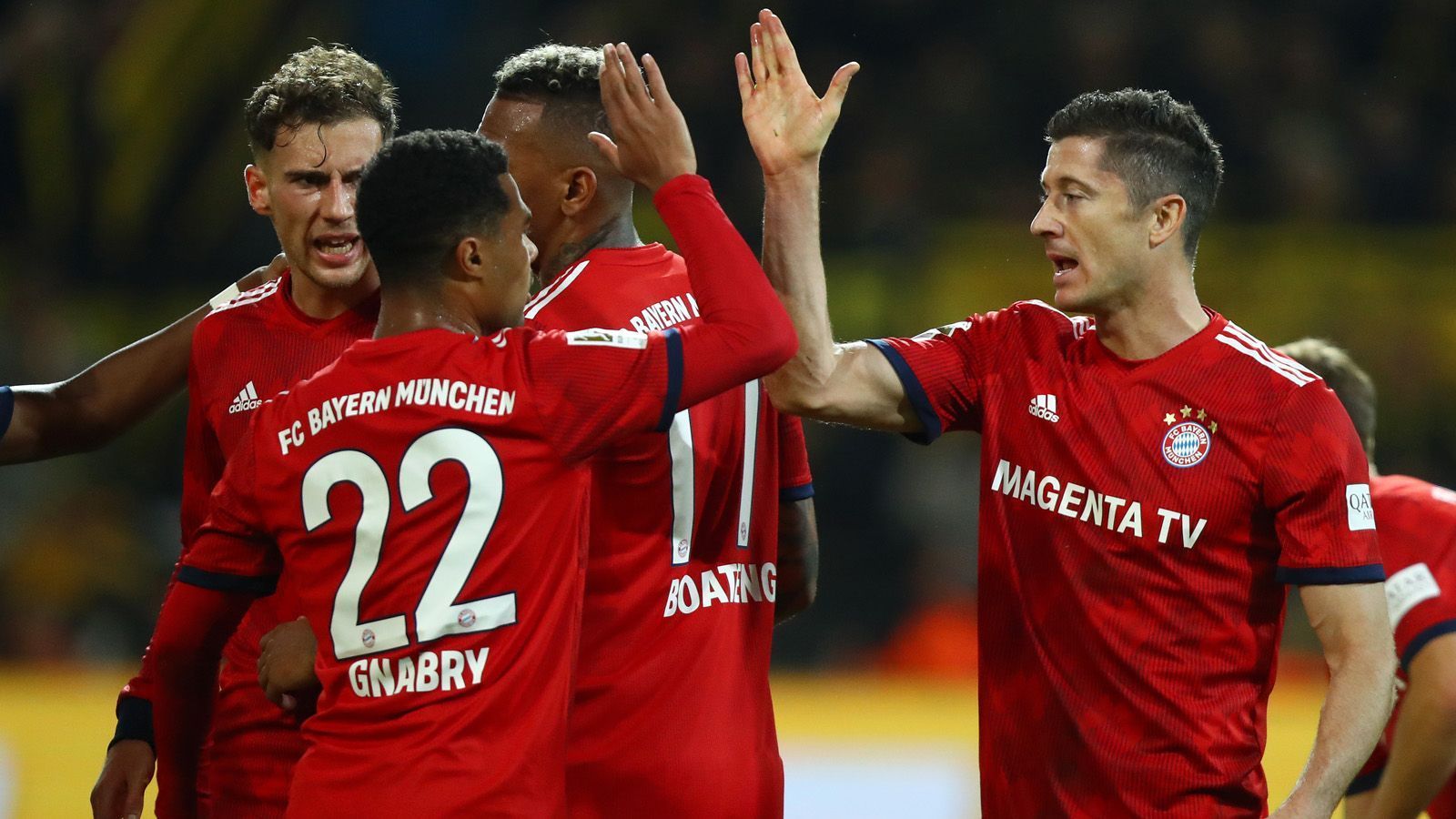 
                <strong>Oliver Jensen</strong><br>
                3:0 für Bayern. Klar, die Leistungen gegen Heidenheim und Freiburg waren enttäuschend. Doch die Vergangenheit zeigt: Mit Wut im Bauch waren die Bayern immer besonders stark. Zudem können die Münchner besser mit dem mentalen Druck umgehen. Der BVB, der in der Verteidigung verletzungsgeschwächt ist, wird daher überrannt.
              