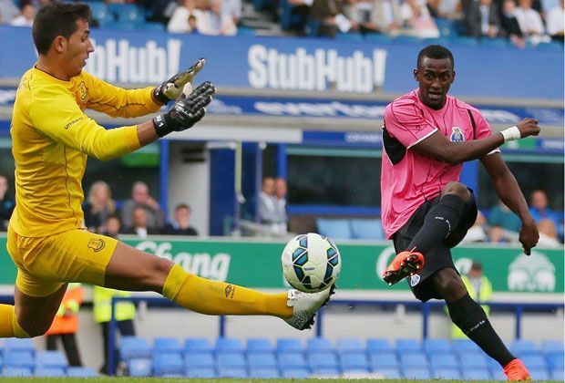 
                <strong>5. Jackson Martinez</strong><br>
                Auch Jackson Martinez fackelt nicht lange und trifft im Schnitt ein Mal pro Spiel. Alle 67 Minuten überwindet er den Keeper.
              