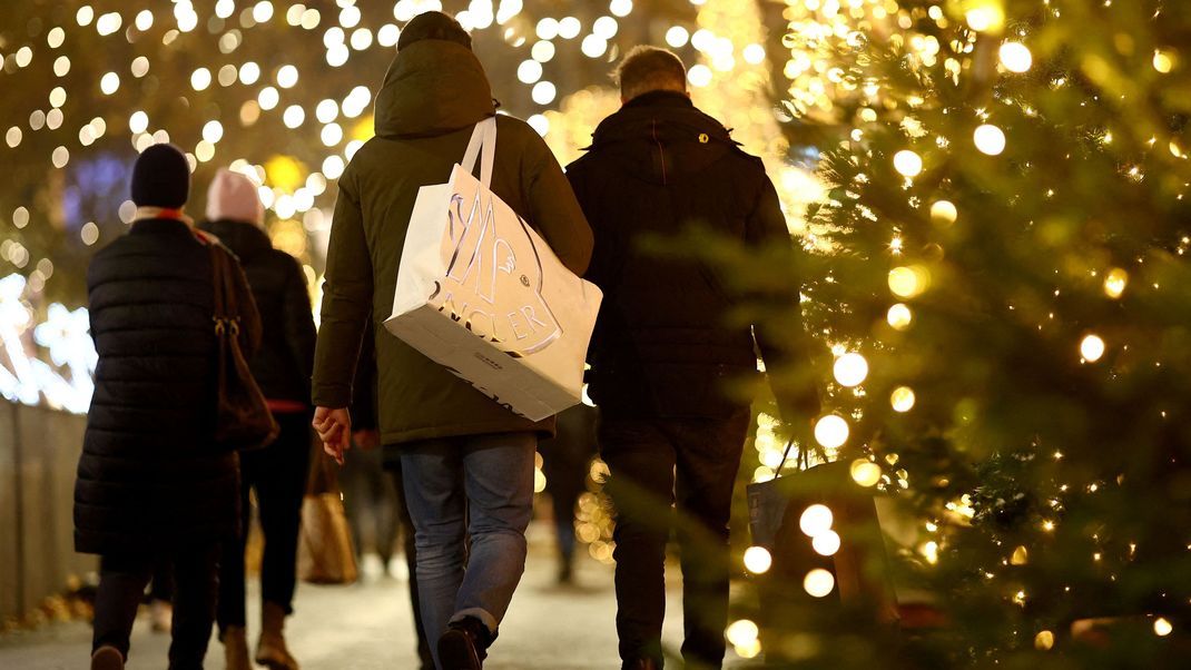 Wer jetzt noch keine Weihnachtsgeschenke hat, muss leider mit erhöhten Preisen rechnen.