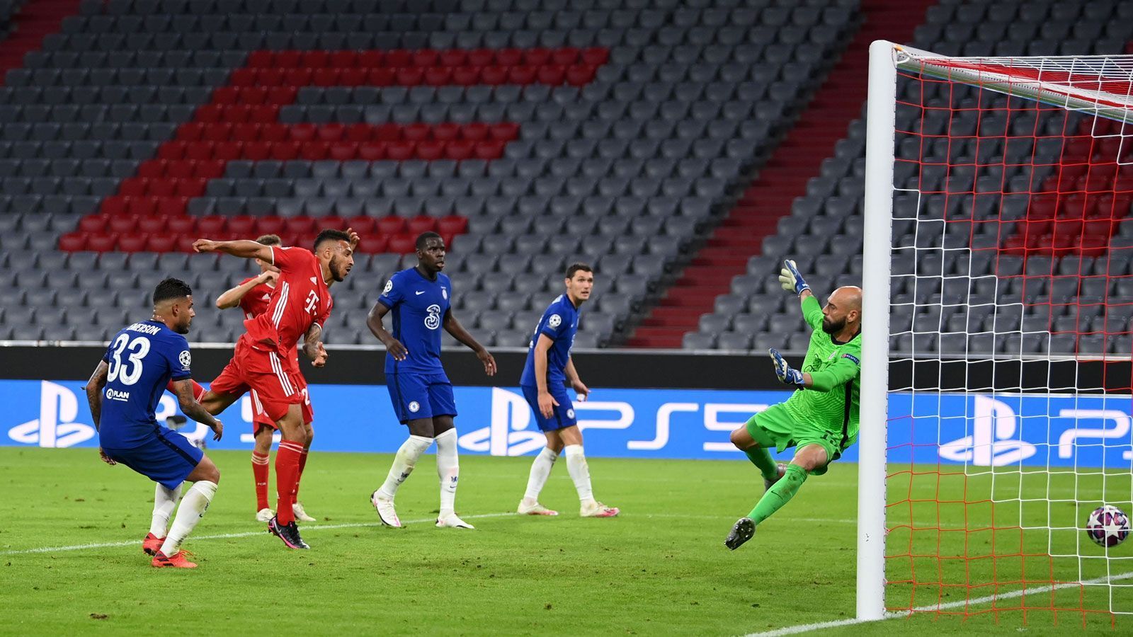
                <strong>FC Chelsea vs. FC Bayern München</strong><br>
                Keinem Klub unterlag Thomas Tuchel häufiger als dem FC Bayern München, von 18 Partien gingen elf verloren - Zeit also, die Bilanz aufzubessern. Außerdem wäre die Mannschaft von Trainer Hansi Flick wohl eines der wenigen Teams, das die derzeit so starken Londoner aufhalten könnte. Nicht zuletzt wäre da ja auch noch die Champions-League-Vergangenheit des Duells: 2019/20 flog Chelsea im Achtelfinale gegen den FCB raus, 2012 zerstörten die "Blues" im Endspiel den Traum der Münchner vom Sieg im "Finale dahoam".
              