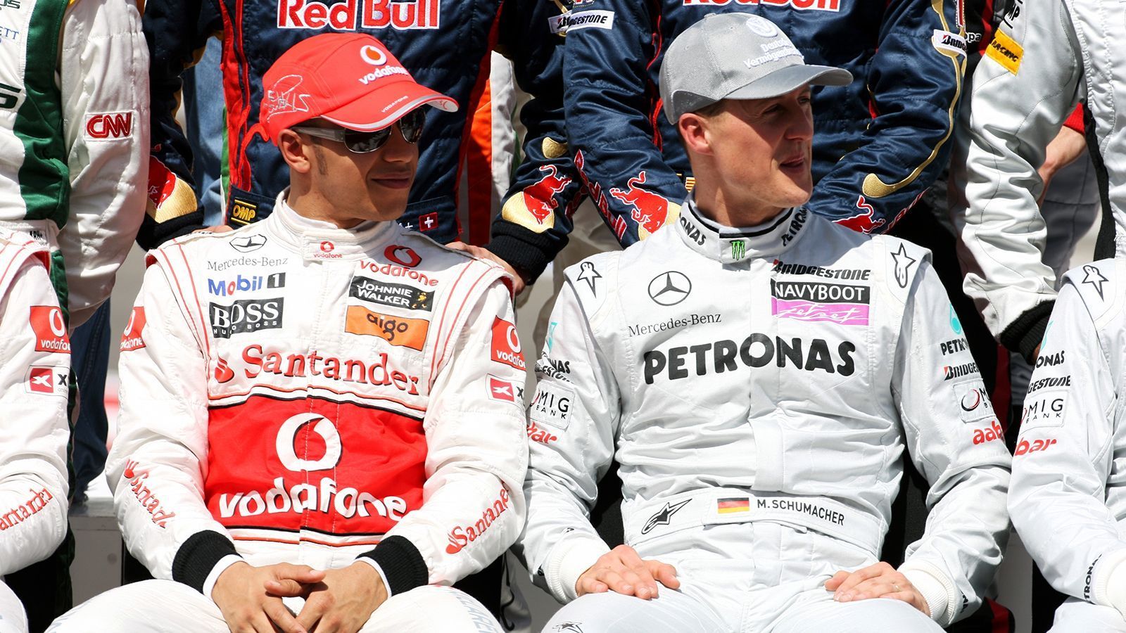 
                <strong>Meiste Podest-Plätze in einer Saison</strong><br>
                Michael Schumacher: 17 (geteilter Platz 1; 2002) - Lewis Hamilton: 17 (geteilter Platz 1; 2015, 2016, 2018, 2019)
              