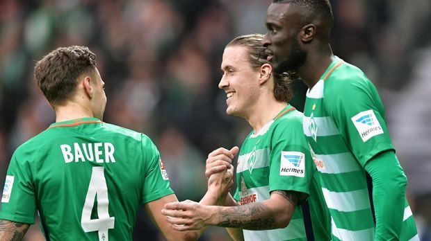 
                <strong>Werder Bremens hundertprozentige Quote</strong><br>
                Die Norddeutschen haben beim Telekom Cup eine sehr kurze, aber erfolgreiche Historie. Denn bislang spielte Werder Bremen nur ein einziges Mal mit, das war 2012. Damals räumte der Doublesieger von 2004 auch gleich den Titel beim Telekom Cup ab. Nach fünf Jahren nimmt das Team von Alexander Nouri 2017 nun einen erneuten Anlauf.
              