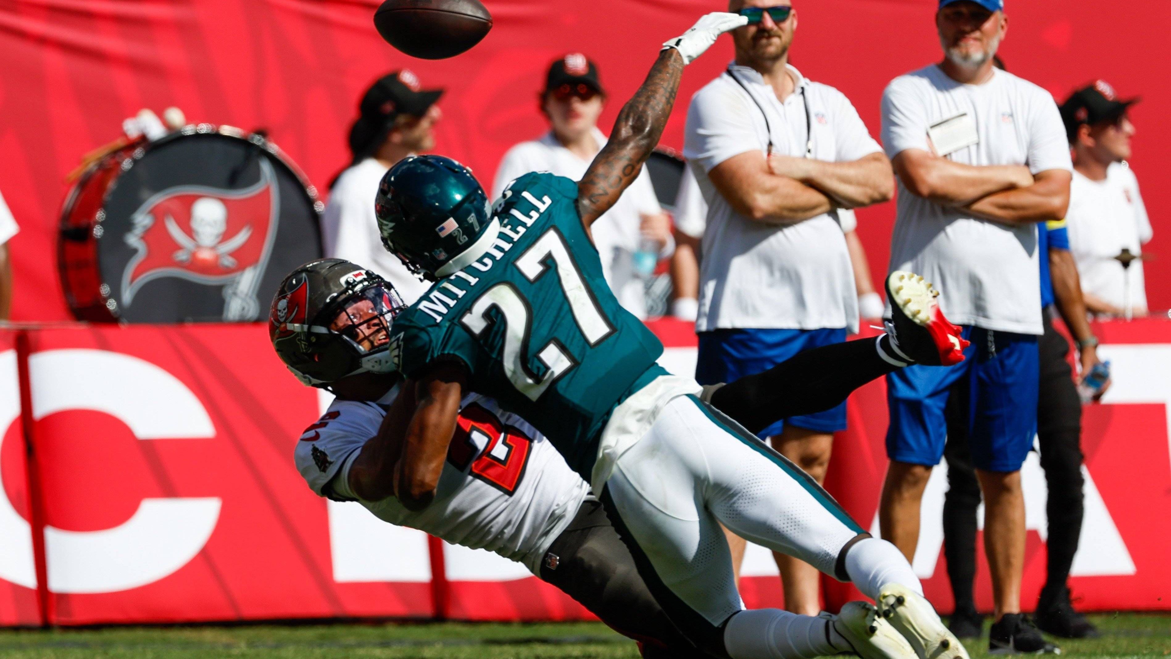 <strong>NFC Defense: Quinyon Mitchell (CB, Philadelphia Eagles)</strong><br>5 verteidigte Pässe (Karriere-Bestwert), nur zwei Receptions für sechs Yards bei neun Targets zugelassen; Passer-Rating von 39,6 war das niedrigste zugelassene unter allen Spielern der bisherigen Saison mit mindestens neun Targets