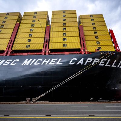 Megafrachter MSC Michel Cappellini ist in Bremerhaven getauft worden.