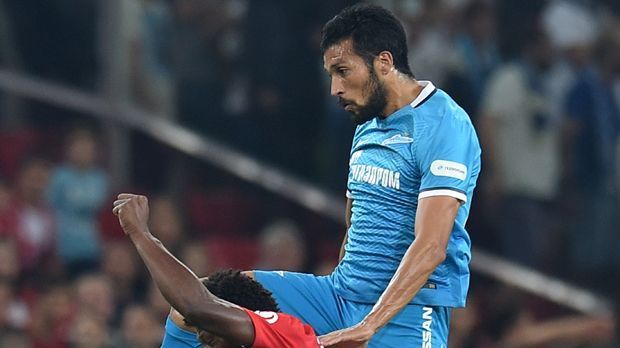 
                <strong>Ezequiel Garay</strong><br>
                Ezequiel Garay (Zenit St. Petersburg) - Der argentinische Innenverteidiger wurde 2014 Vizeweltmeister und gewann in mehreren Ligen die Meisterschaft. Trotzdem spielt er aktuell in Russland, obwohl der  29-Jährige mit seiner harten Gangart wohl in vielen Klubs ein gern gesehener Spieler wäre.
              