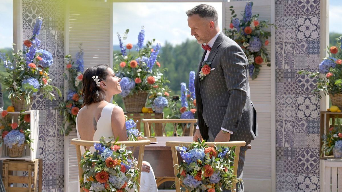 Gestern noch Unbekannte, heute Braut und Bräutigam: Desiree und Marco sind das fünfte Paar der diesjährigen "Hochzeit auf den ersten Blick"-Staffel.