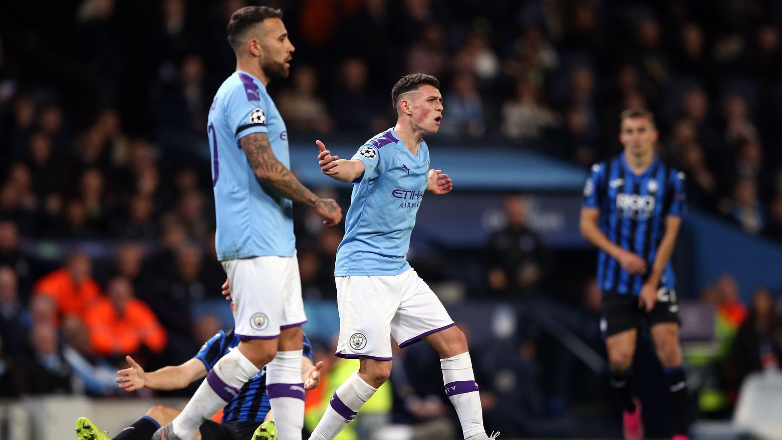 
                <strong>Diese Champions-League-Einnahmen würden Manchester City flöten gehen</strong><br>
                Weitere 10,5 Millionen Euro an Prämien erhalten Viertelfinal-Teilnehmer der Champions League. Für das Halbfinale sieht die UEFA in der Saison 2019/20 eine Prämien-Ausschüttung von zwölf Millionen je Team vor und die beiden Finalisten dürfen sich über jeweils zusätzlich 15 Millionen Euro freuen.
              