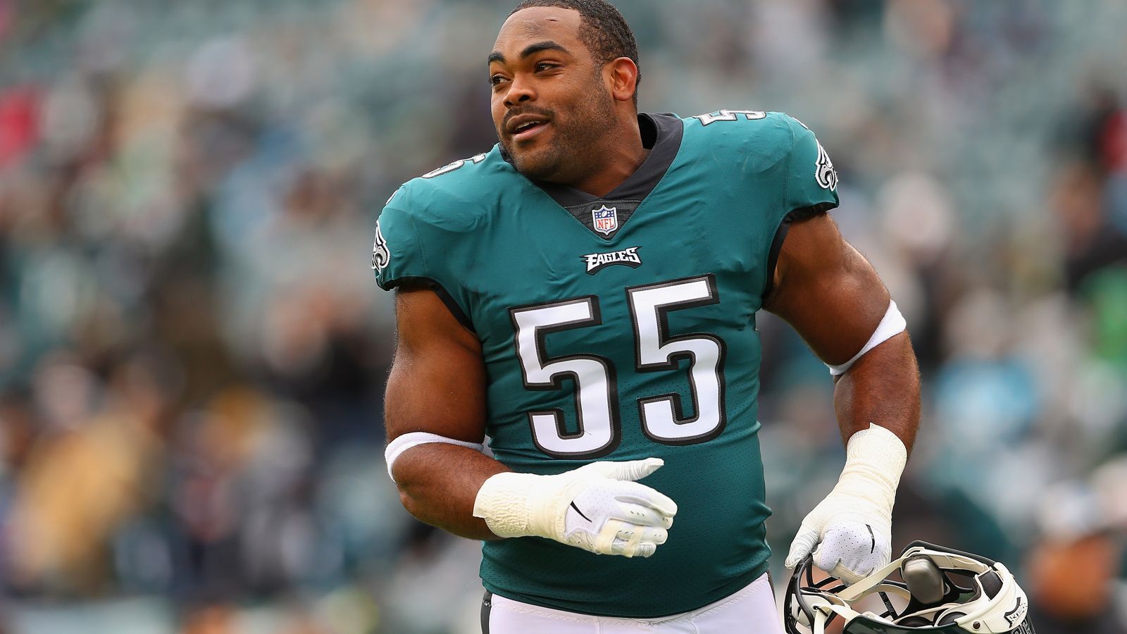 
                <strong>Brandon Graham</strong><br>
                Brandon Graham geht in seine zehnte NFL-Saison und ist damit der Erfahrenste unter den Defensive Ends der Eagles. Er ist auf der linken Seite gesetzt, dabei galt er nach einer Seuchensaison 2018 mit Knöchelproblemen als potenzieller Streichkandidat, doch die Eagles haben Not am Mann und statteten ihn mit einem neuen Vertrag aus.
              