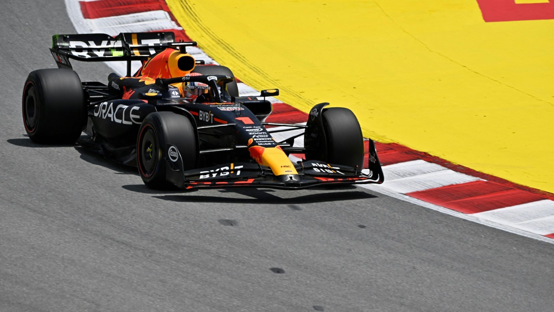 Formel 1: Max Verstappen dominiert erstes Barcelona-Training