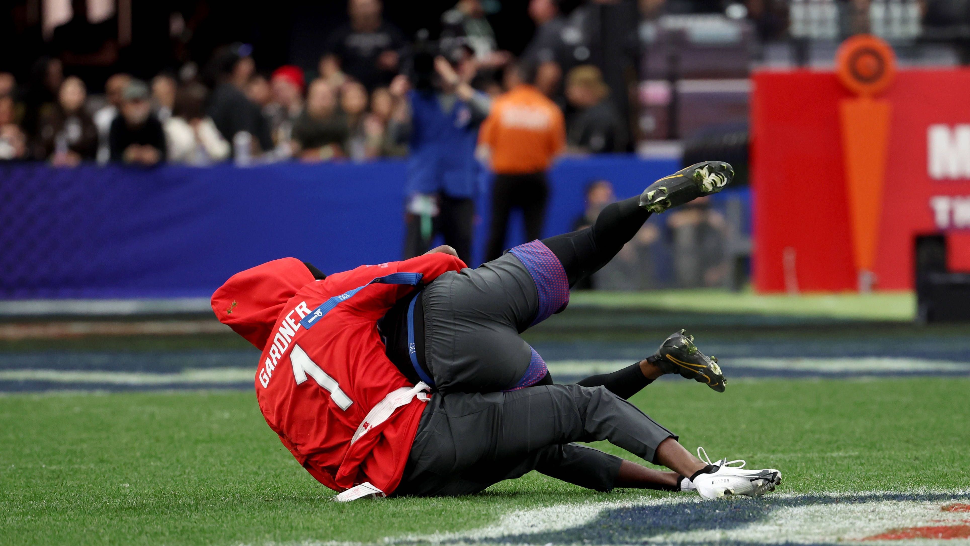<strong>Diese Wettkämpfe wird es beim Pro Bowl geben</strong><br>Früher wurde der Pro Bowl als Football-Spiel zwischen den besten Spielern der NFC und der AFC ausgetragen. Um das Event für die Zuschauerinnen und Zuschauer attraktiver zu machen, ersetzt die NFL das traditionelle Spiel zum zweiten Mal in Folge durch eine Reihe von Mini-Spielen, für die es Punkte gibt. Das Team mit den meisten Punkten gewinnt am Ende den Pro Bowl. <strong><em>ran</em></strong> stellt die zehn Disziplinen vor.
