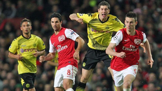 
                <strong>Borussia Dortmund</strong><br>
                Borussia Dortmund: Richtig bitter läuft es für den Meister 2011/2012 im Konzert der Großen. Robert Lewandowski und Co. scheitern an Arsenal, Olympiakos Piräus und Marseille. Ein Remis und ein Sieg (vier Punkte) in sechs Begegnungen reicht bei Weitem nicht fürs Achtelfinale.
              