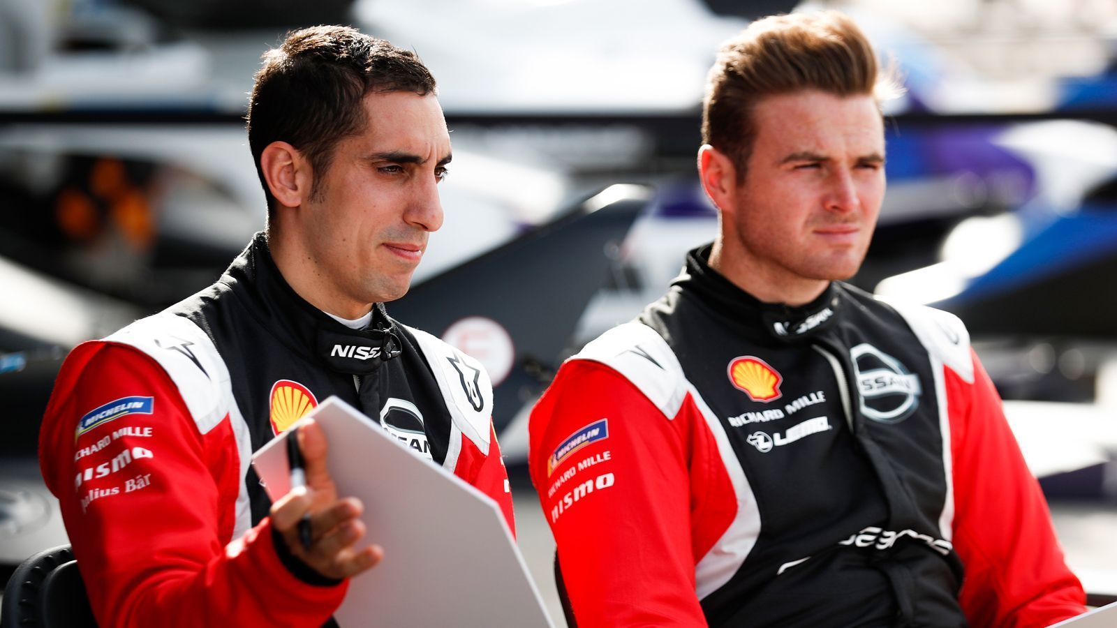 
                <strong>Nissan e.dams (Frankreich)</strong><br>
                - 69 Rennen, 37 Podien, 17 Siege- Fahrer: Sebastien Buemi (l.) und Oliver Rowland (r.)
              