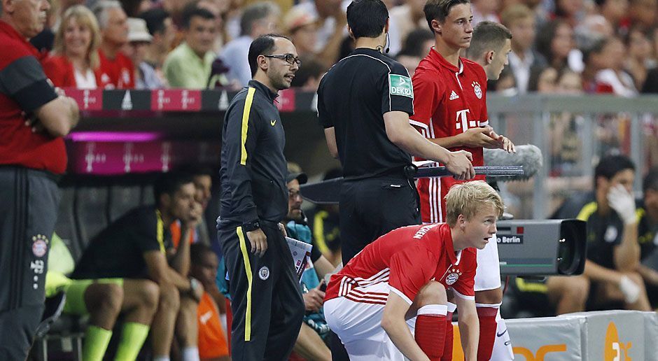 
                <strong>Friedl Götze</strong><br>
                Hoffnungen auf eine längerfristige Karriere bei den Bayern dürfen sich aus der Mannschaft vor allem Mario Götzes Bruder Felix (kniend) und Marco Friedl machen - Letzterer unterschrieb im Frühjahr einen Profi-Vertrag bis 2021. Der 19-jährige Götze saß bereits vier Mal in der Bundesliga auf der Bank, Friedl war beim 2:1 in Bremen zum Rückrundenstart dabei. Zu den Stammspielern zählen außerdem Tarnat-Sohn Niklas, der schon 15 Mal erfolgreiche Top-Torjäger Manuel Wintzheimer oder Benjamin Hadzic, der im Sommer wohl zum VfB Stuttgart wechseln wird.
              