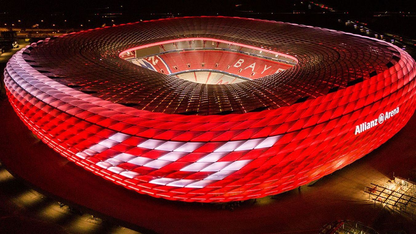 <strong>Sonderbeleuchtung zu 125 Jahre FC Bayern</strong><br>Die Heimspielstätte des deutschen Rekordmeisters erstrahlt in der Nacht auf den 27. Februar, dem Gründungstag des Vereins, in den Vereinsfarben Rot und Weiß sowie mit der Zahl 125. Auch in den Abendstunden des 27. Februar sowie im Anschluss an das Heimspiel gegen den VfL Bochum am 8. März wird die Allianz Arena in dem speziellen 125er-Look beleuchtet...