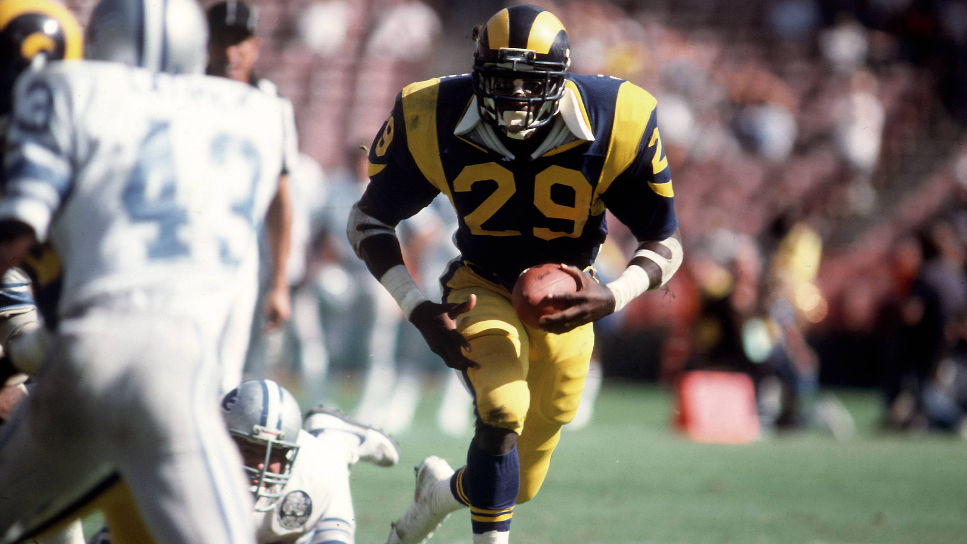 <strong>Platz 1: Eric Dickerson (Los Angeles Rams)</strong><br><br><strong>Rushing Yards:</strong> 248<br><br><strong>Gegner:</strong> Dallas Cowboys (1985)